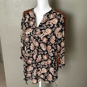 Roz & Ali women’s multi-print blouse, size Medium, black and brown